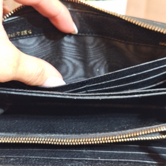 Valentino Rockstud Grainy Calfskin Full Zip Wallet - Picture 9 of 16